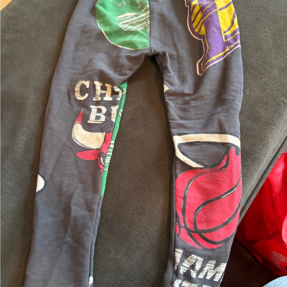 Zara Gray and Green Graphic Leggings